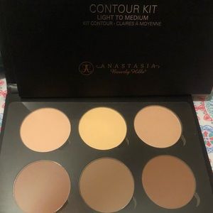 ANASTASIA NWT Contour Kit 🖤